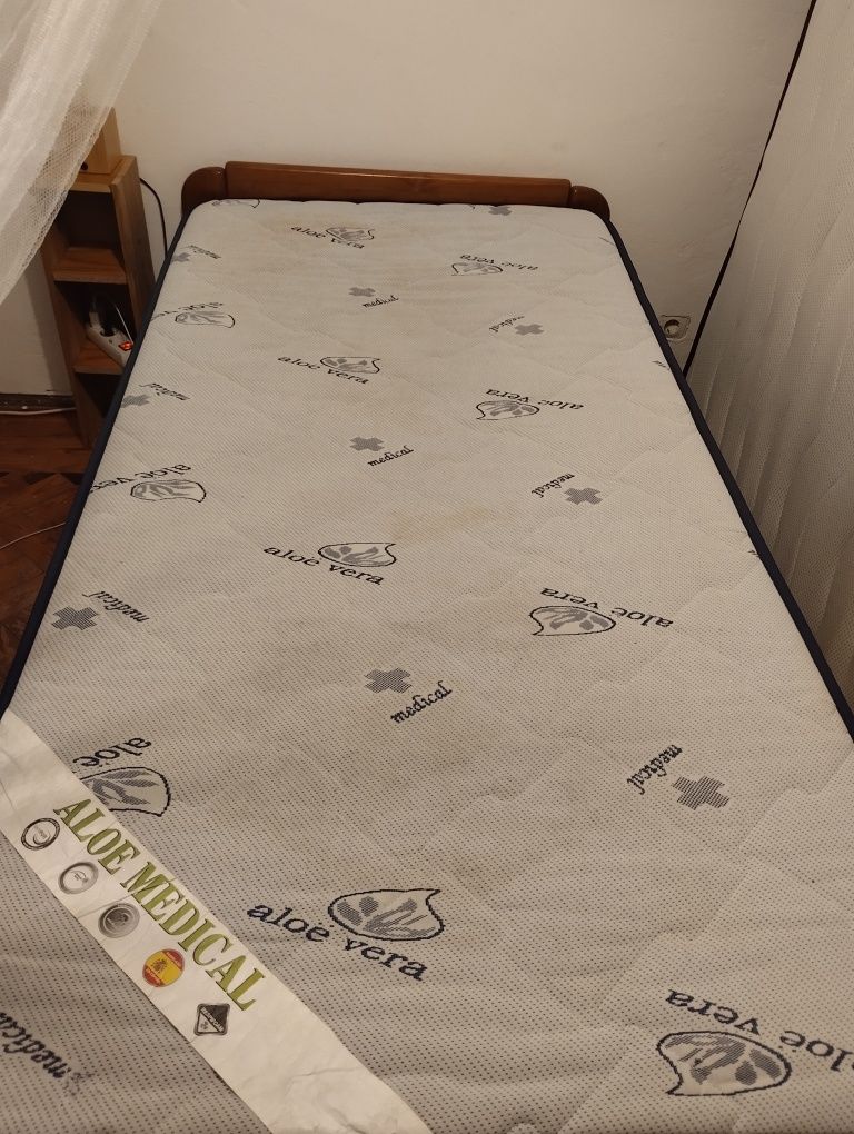 Cama com colchão