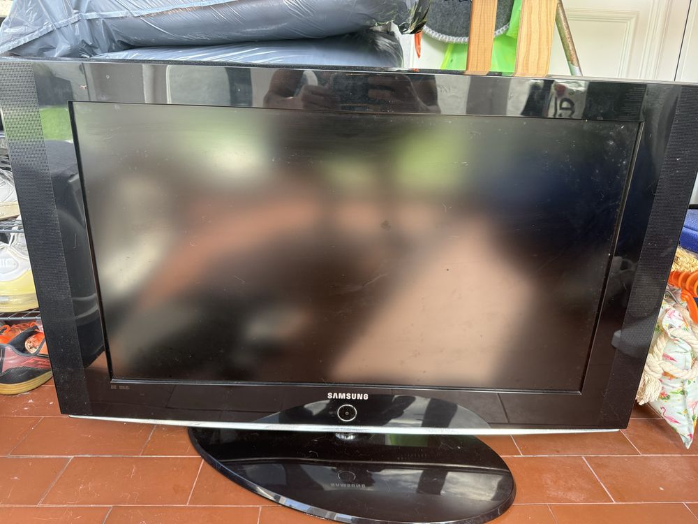 TV SAMSUNG c/ comando e cabo