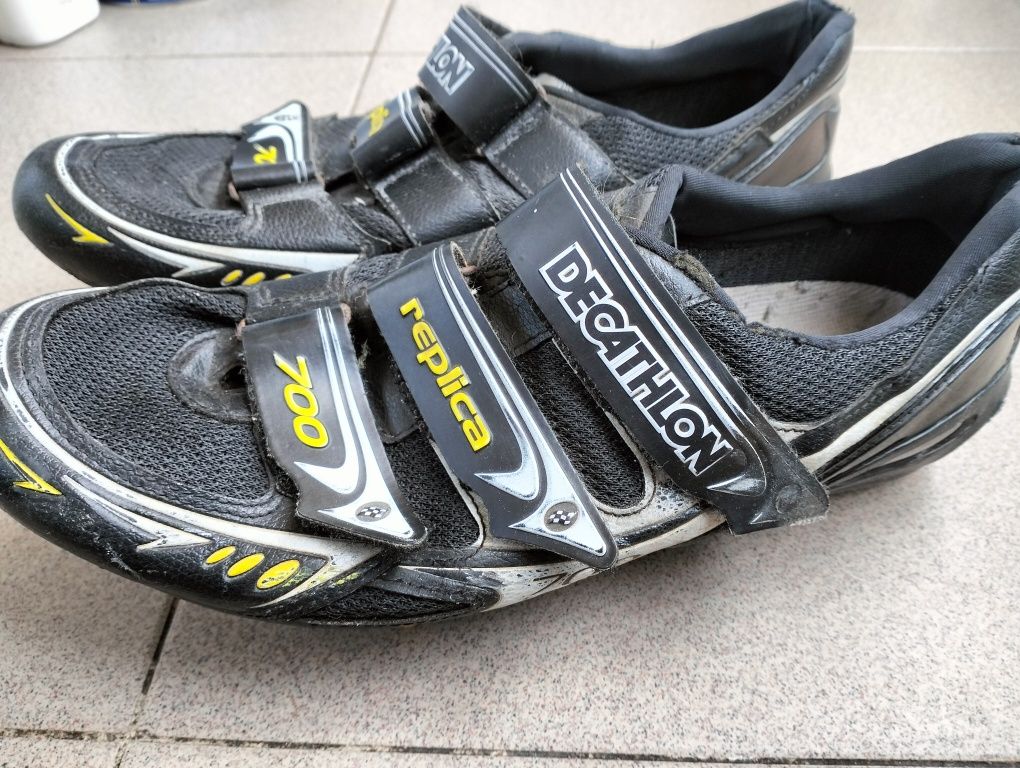 Sapatos de encaixe bicicleta de estrada marca Decathlon