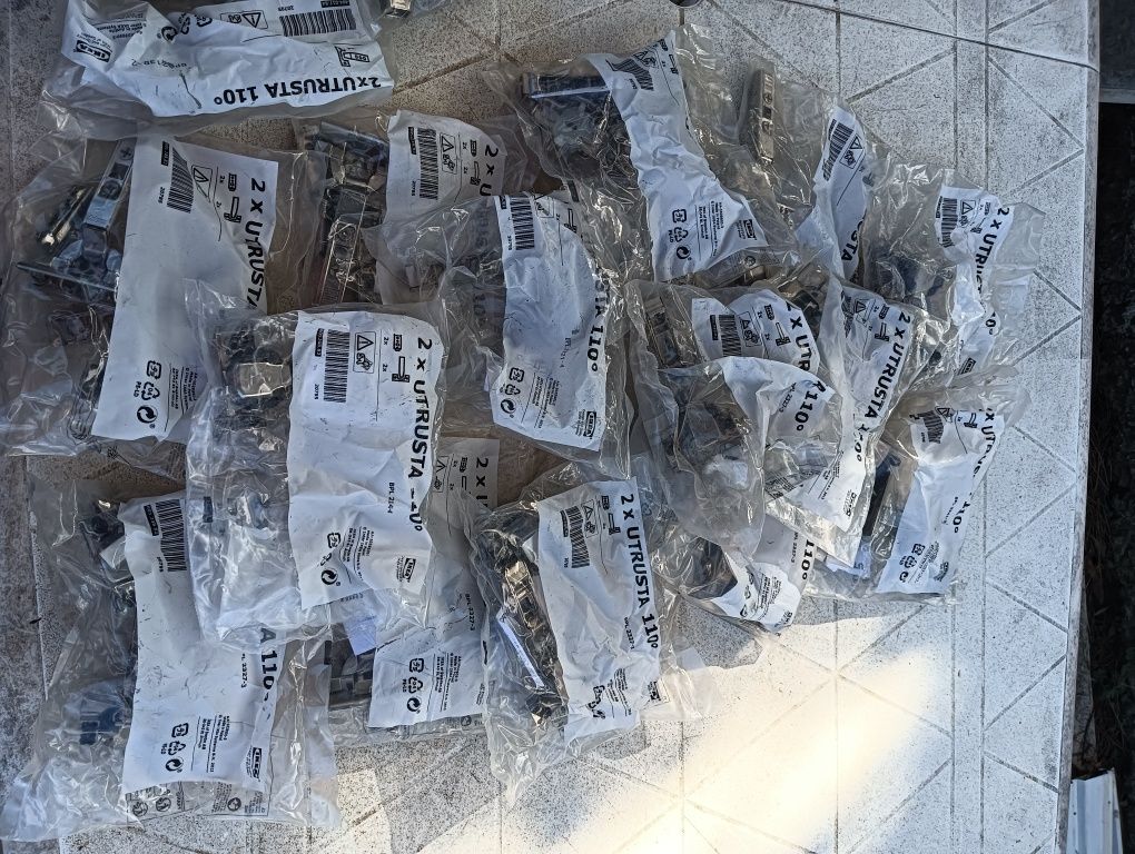 Vários artigos de cozinha IKEA novos.