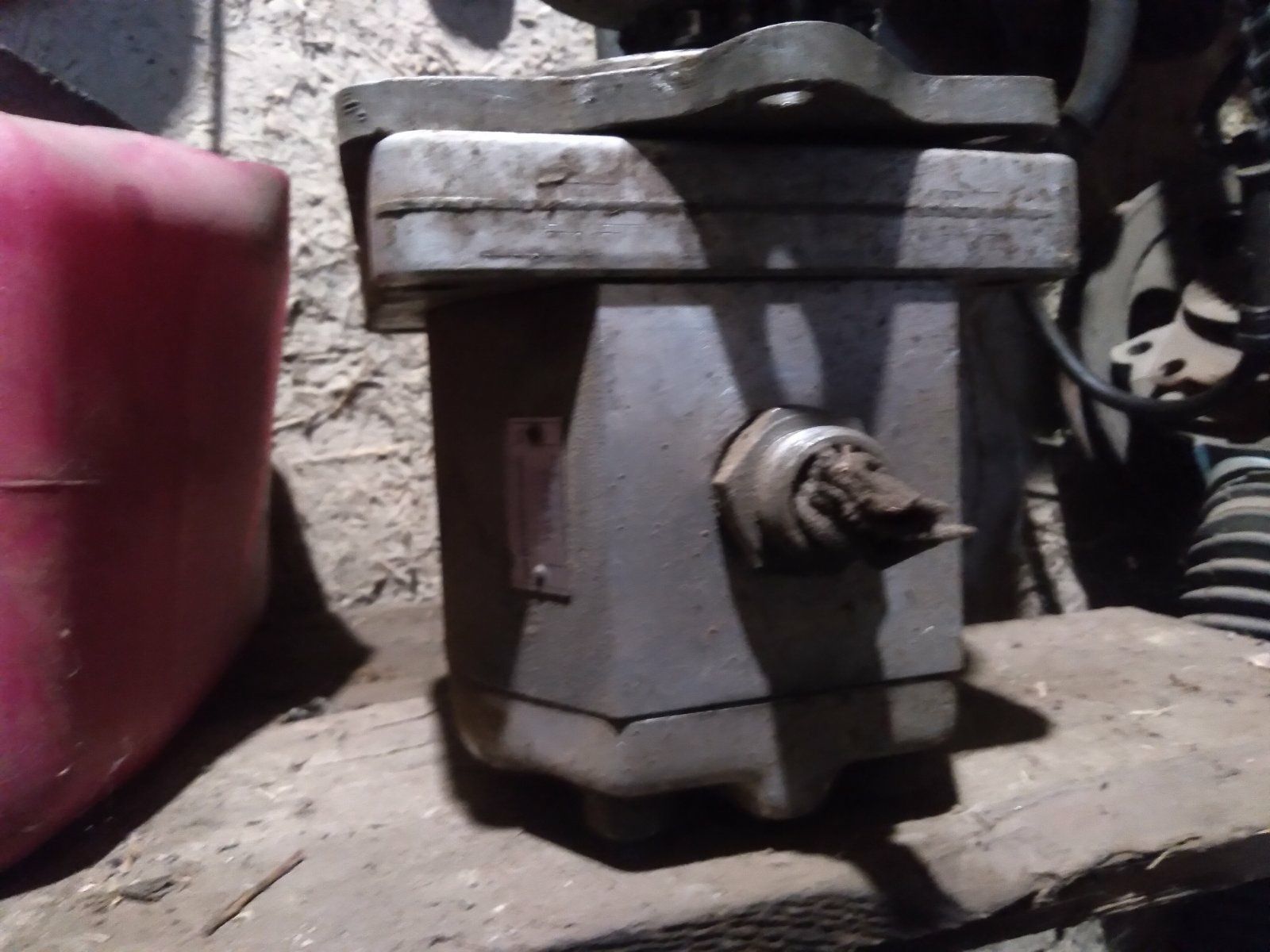 Насос НШ DDR Orsta Hydraulik 03 tgl 37069  от комбайна Fortschtritt