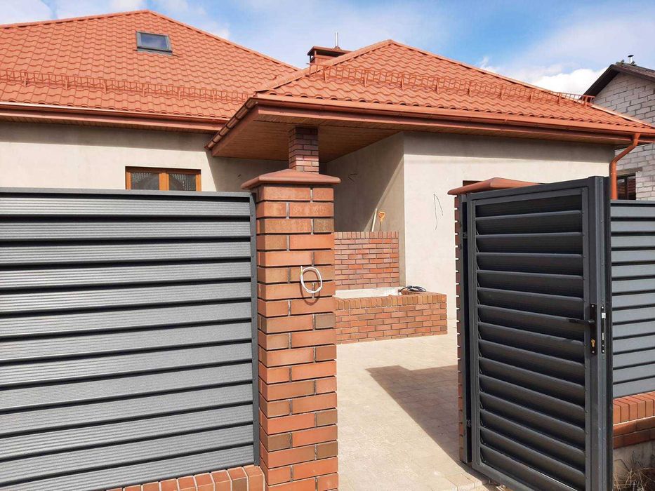 Забор металлический. Забор жалюзи. Ворота металлические.