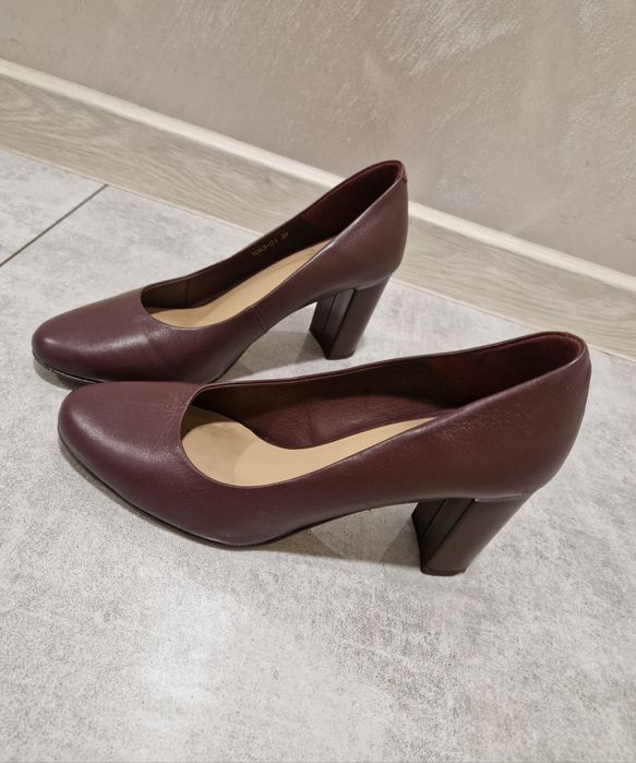 Buty damskie Lasocki na słupku