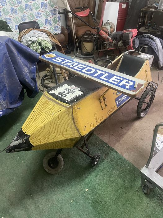 Aviao feito em madeira