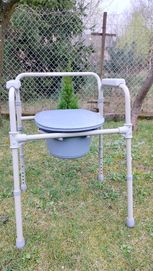 Krzesełko toaletowe składane dla osoby niepełnosprawnej