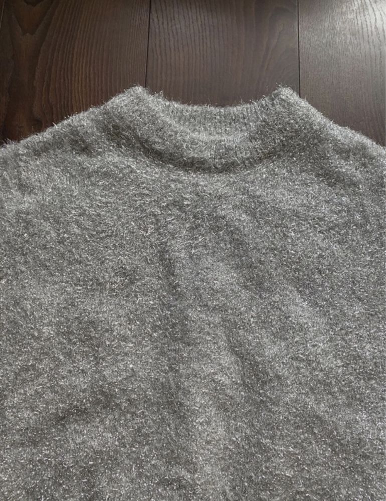Sweter damski H&M ze srebrną nitką rozmiar XS