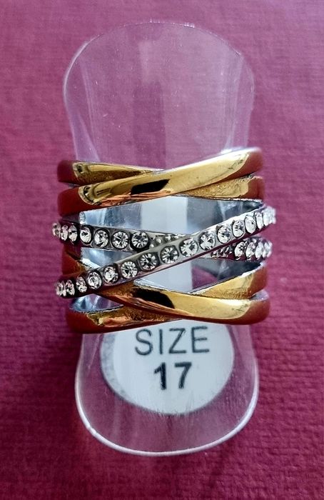 Anel bicolor, em aço, com 2 fiadas de zirconias cruzadas. T17