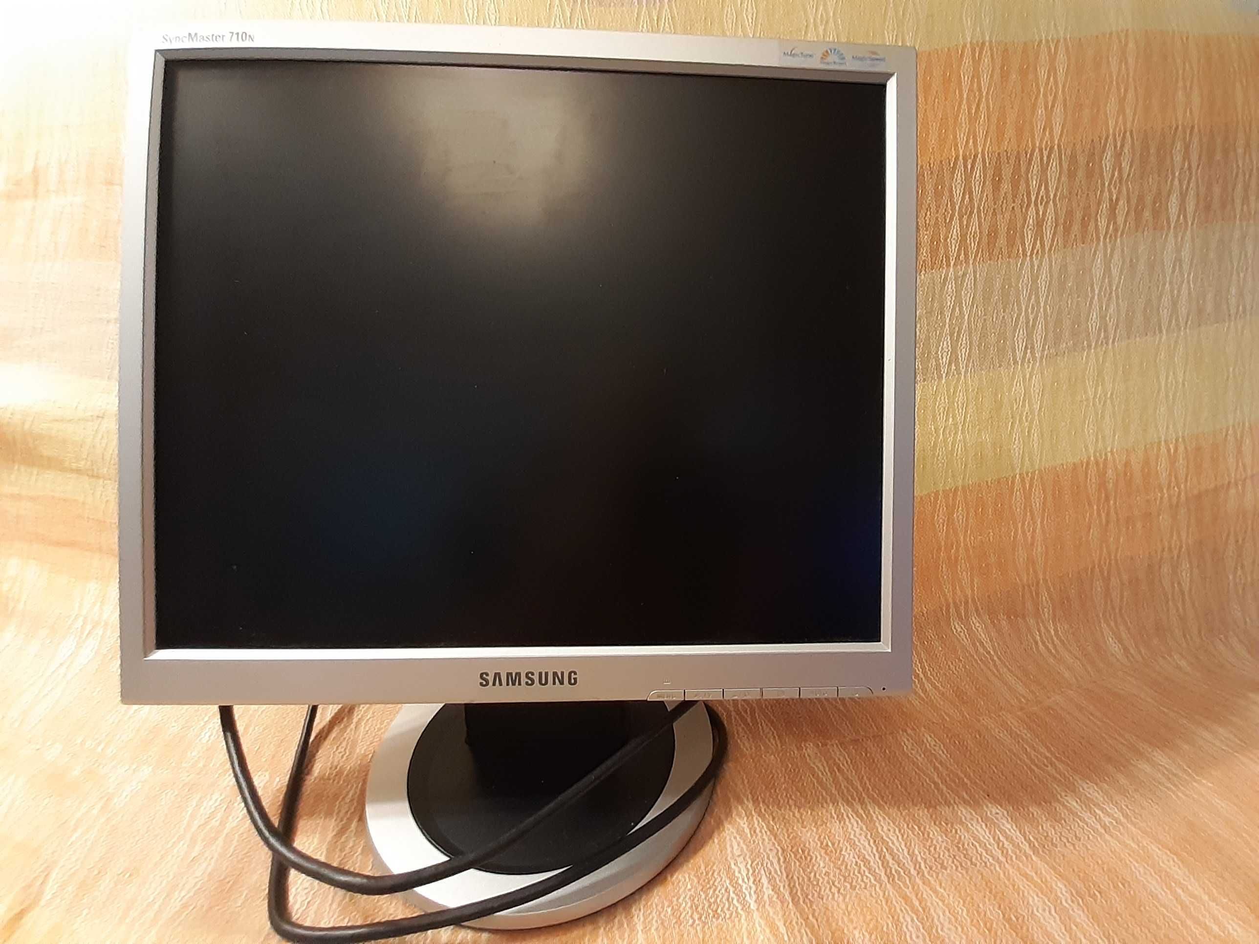 Monitor 17” Samsung 710N  SyncMaster Stan b. dobry   TANIO  !!