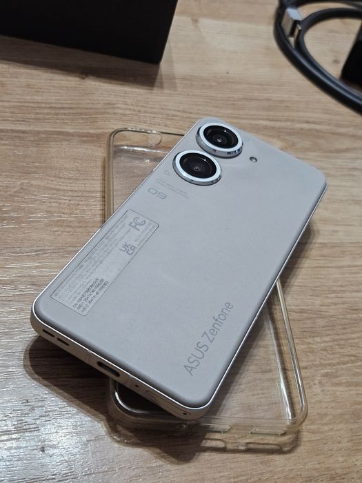 Asus zenfone 9 biały 8/128