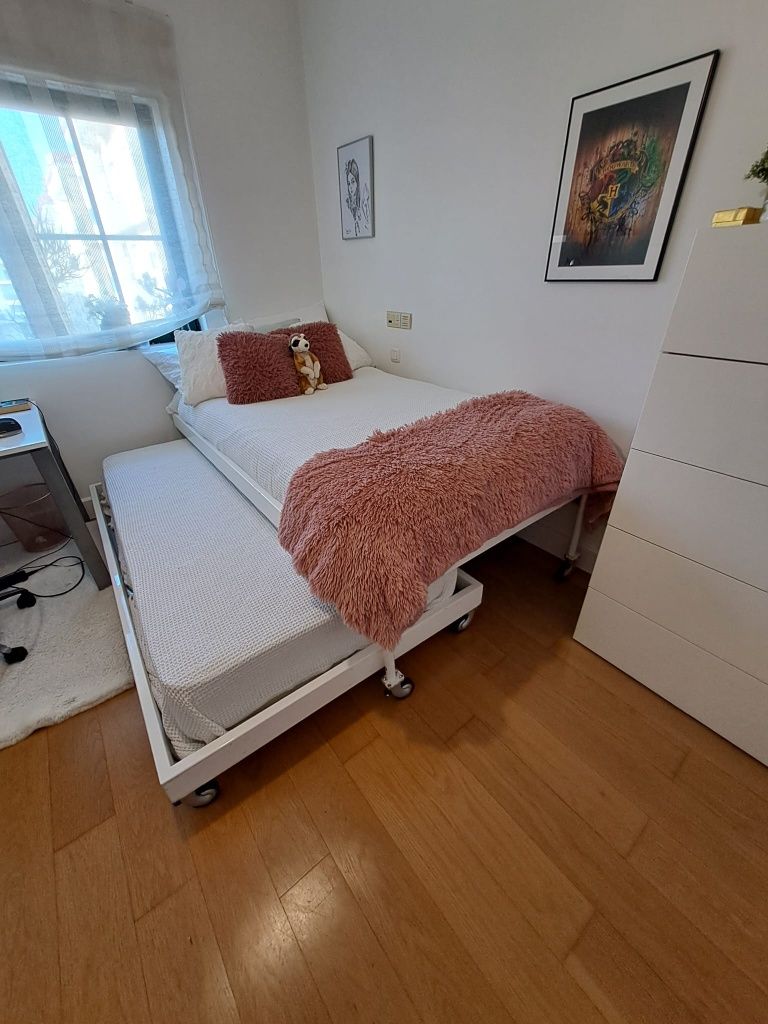 Cama de casal com cama extra