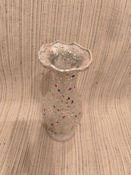 Uroczy wazonik w kropki