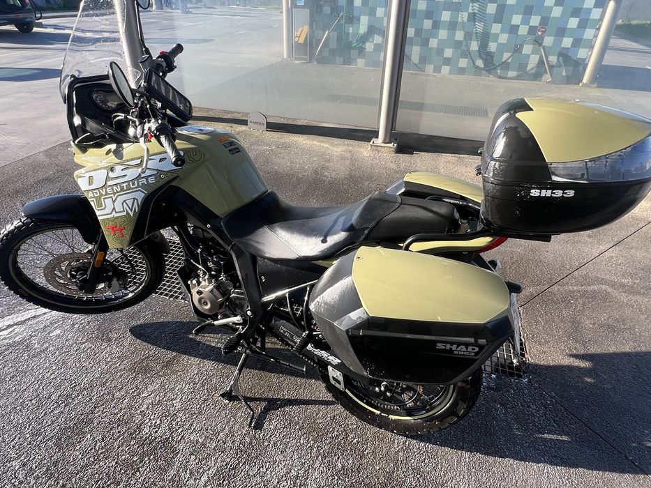 Moto UM 125 cc adventur grand tour