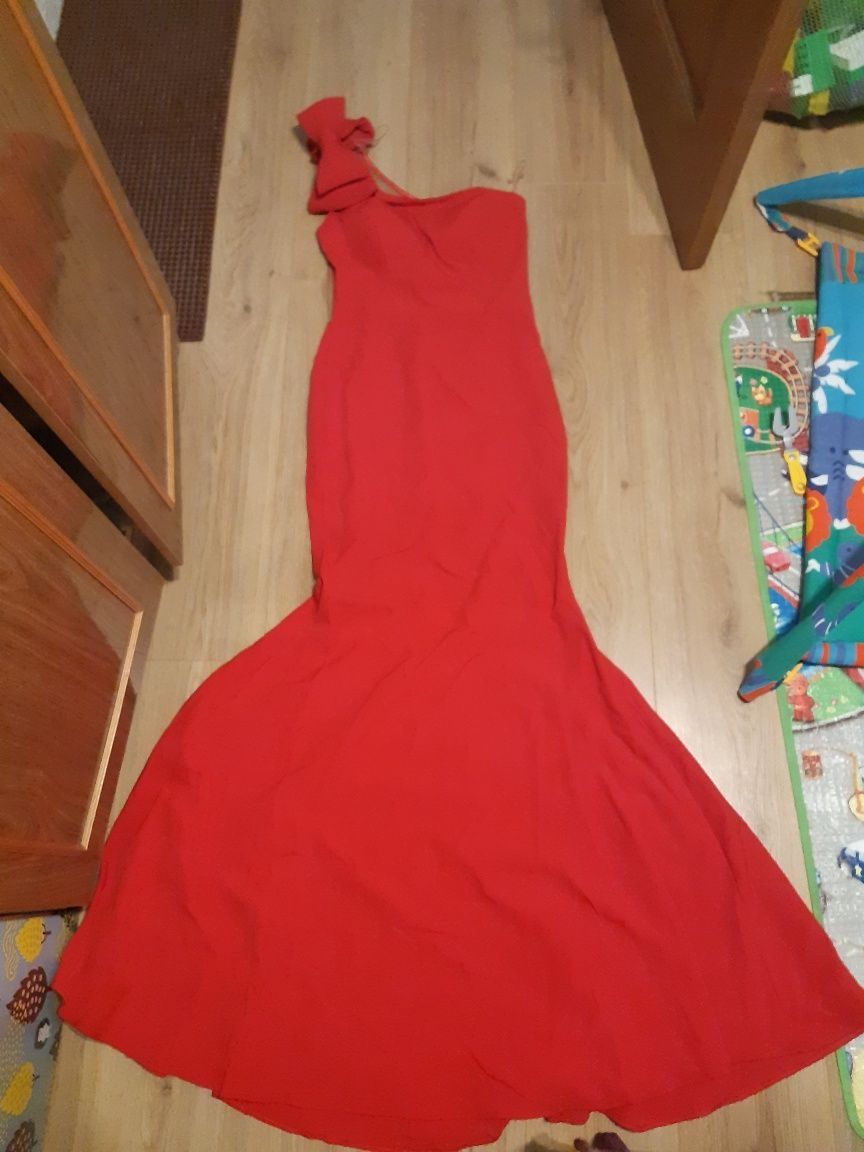 Нарядное выпускное праздничное красное вечерние платье на одно плечо