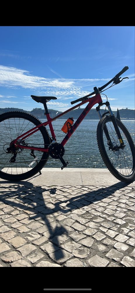 Bicicleta pouco usada, em muito bom estado