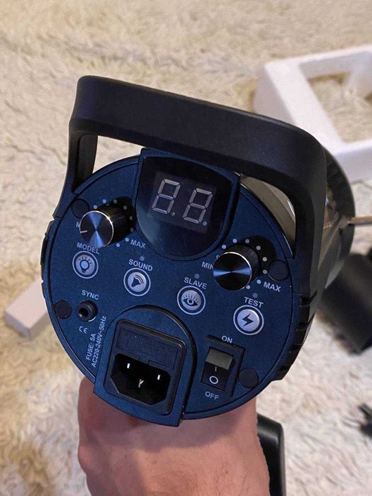 Студійний спалах Godox DE-300