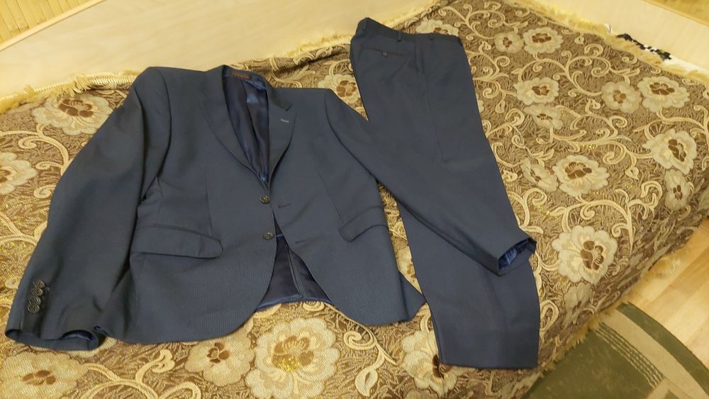 Костюм в гарному стані