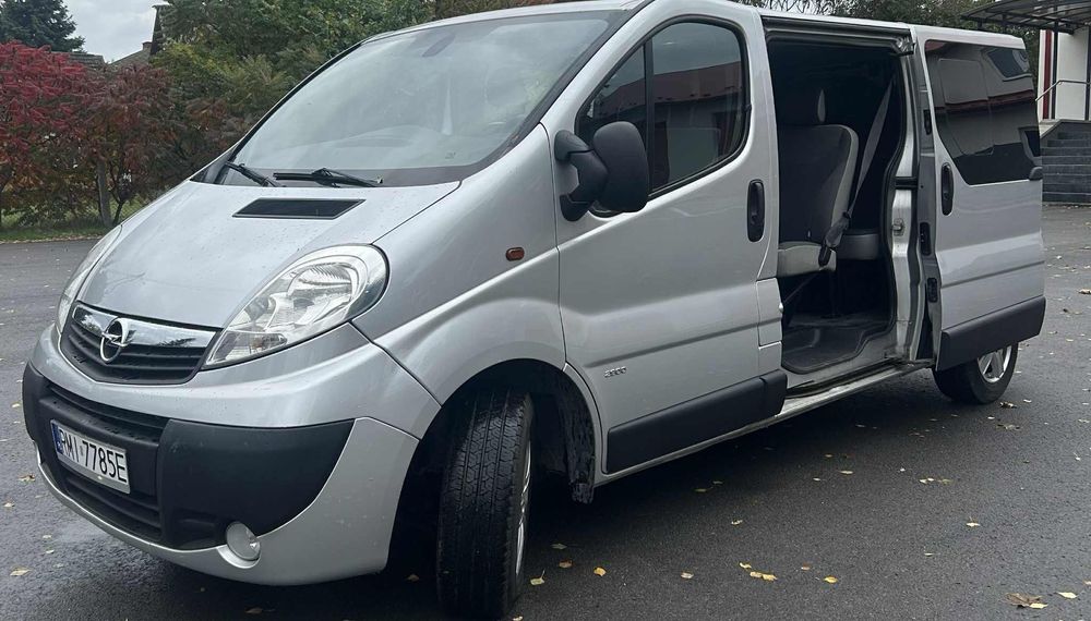 Opel Vivaro Długi, 6 drzwiowy, 9 osobowy, L2H1