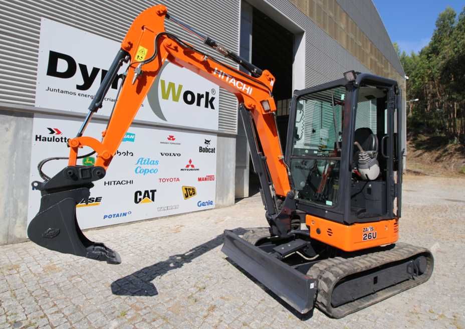 Minigiratória Hitachi ZX 26U de rastos (como nova)