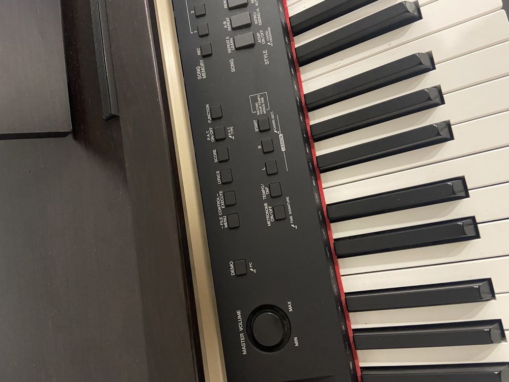 Piano Yamaha Arius