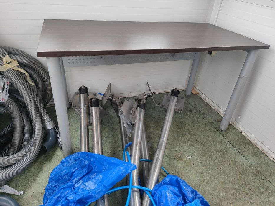 Stół biurowy solidny metalowy stelaż gruby blat