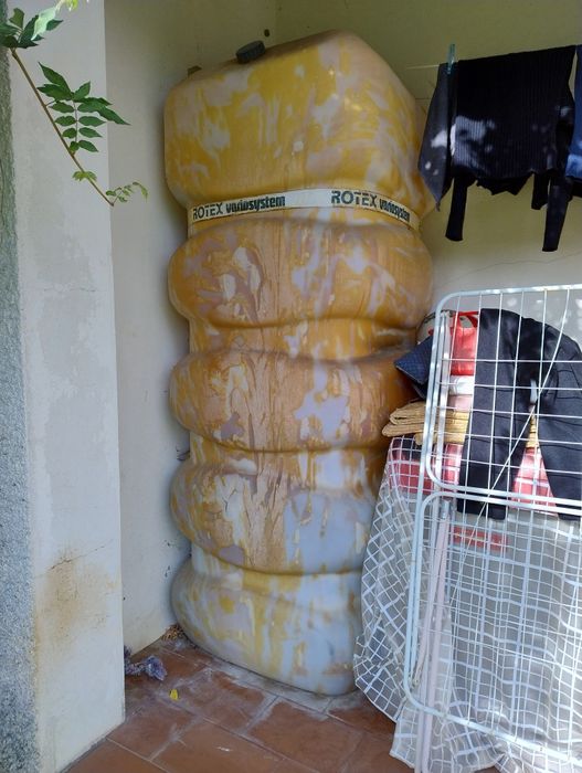 depósito 1000 l + algum gasóleo.