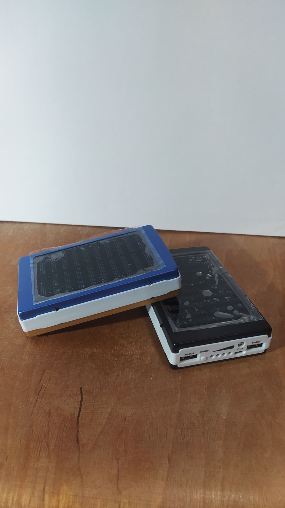 Павербанк, внешний аккумулятор с солнечной панелью, лампой и фонарём