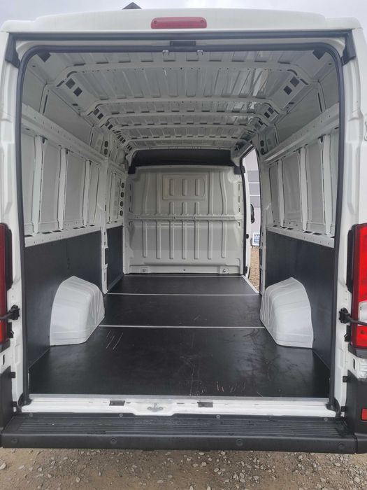 Wynajem Bus dostawczy citroen Jumper DARKAR