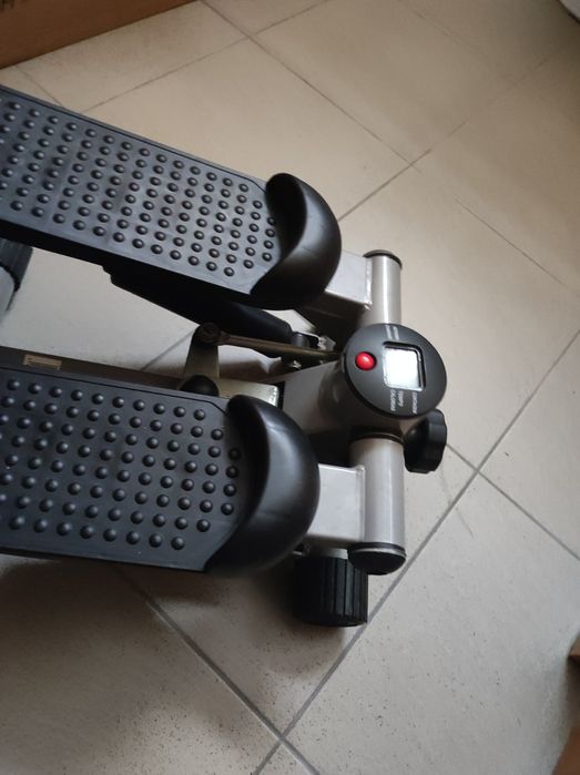 Aparelho de ginástica para exercícios de Step