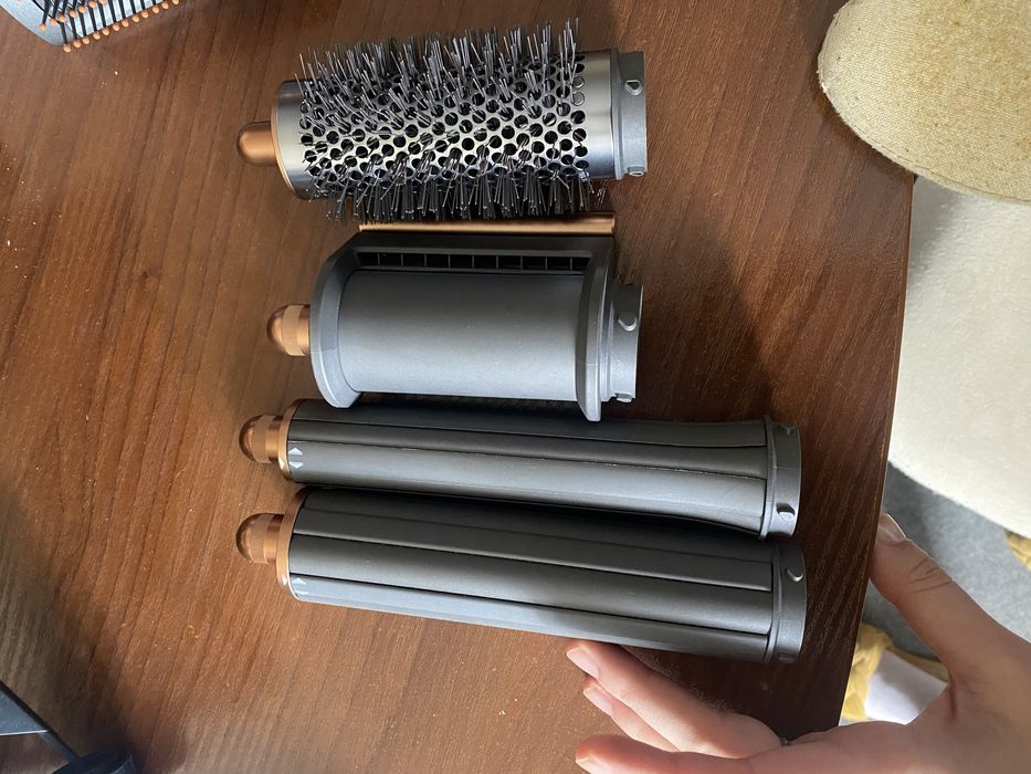 Dyson airwrap HS01