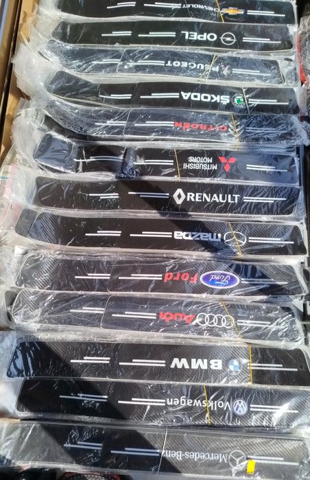 Захисна плівка на пороги і бампер  5шт ,стрічка самоклеюча, карбонова