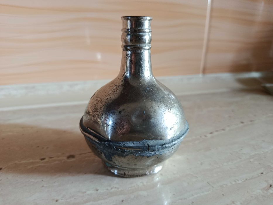 Stary metalowy kałamarz