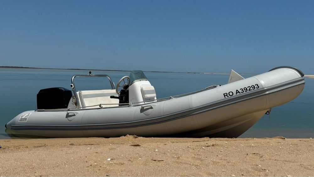 ⸻  Zodiac Semi-Rígido com Motor Mercury 90cv 2T – Excelente estado
