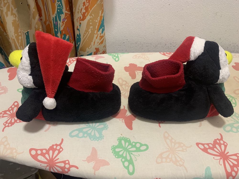 Pantufas e tapa orelhas e bandolete do mickey