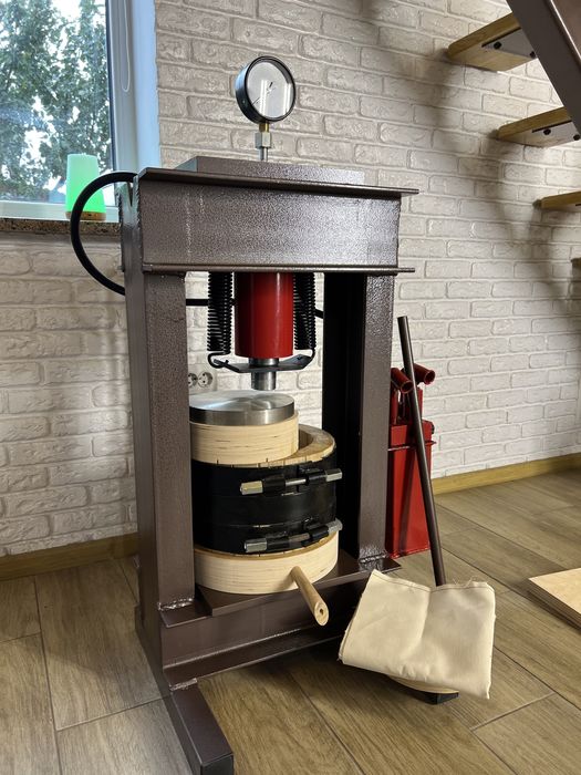 Маслопрес 50тонн для віджиму олії з діжкою 5.5 літра