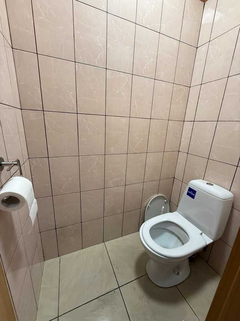 Просп. Соборності 7, 44м, фасадний вхід, Дарницька площа, Комфорт таун