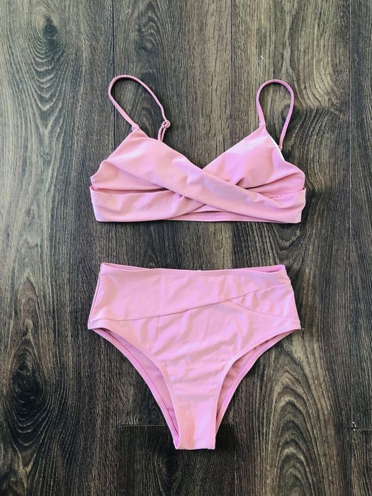 Рожевий купальник з переплетінням