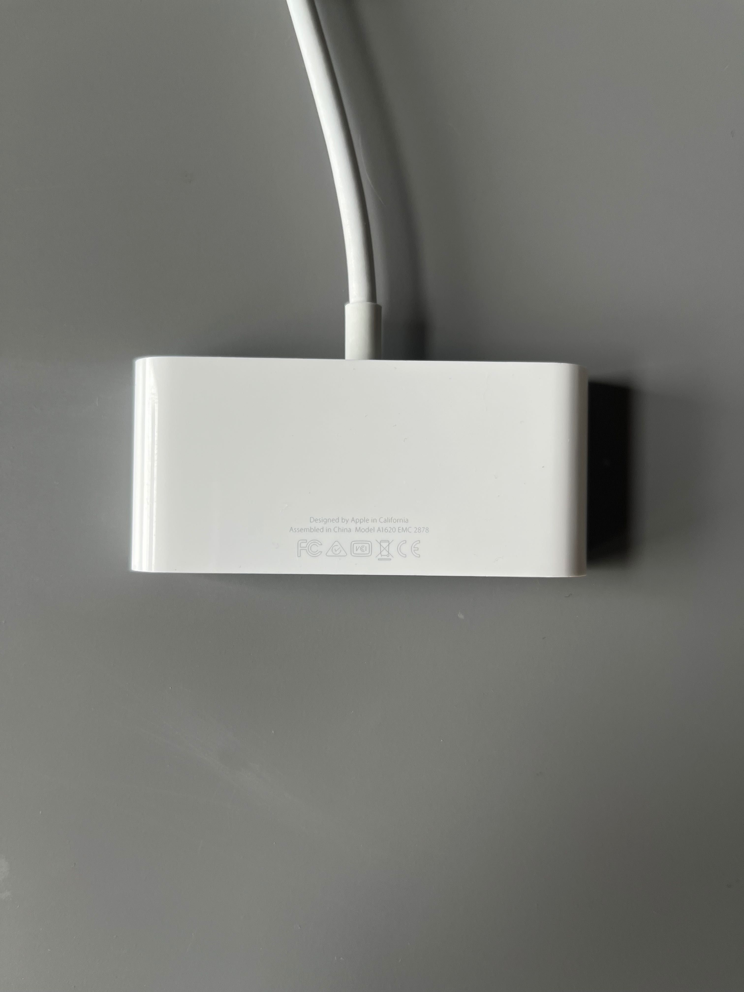 Apple USB-C VGA multiport - usb A, usb C, VGA