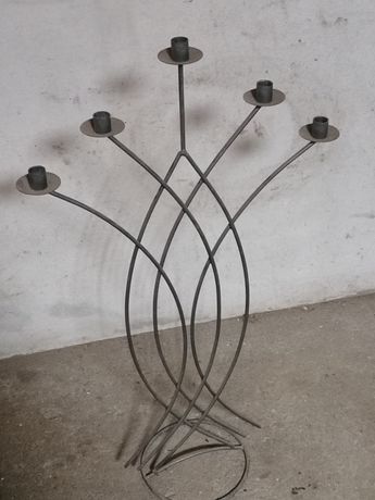 Castiçal em ferro de colocar velas