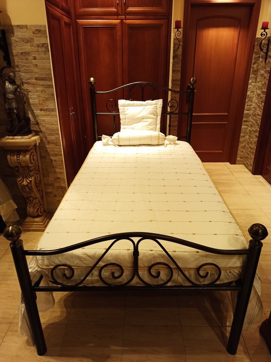 Cama de ferro medieval