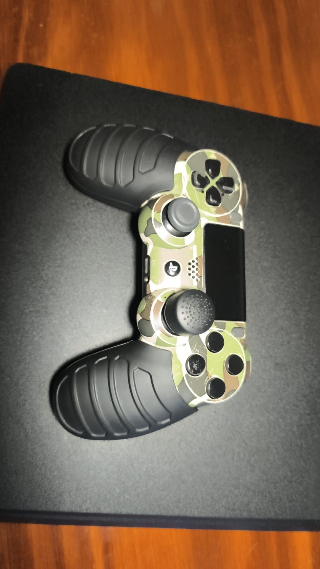 PS4 Slim 1TB,3 jogos e um comando, posso abaixar o preço!