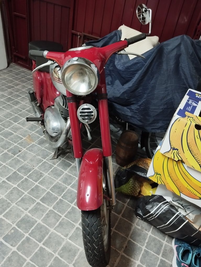 Antiga Moto Jawa 250