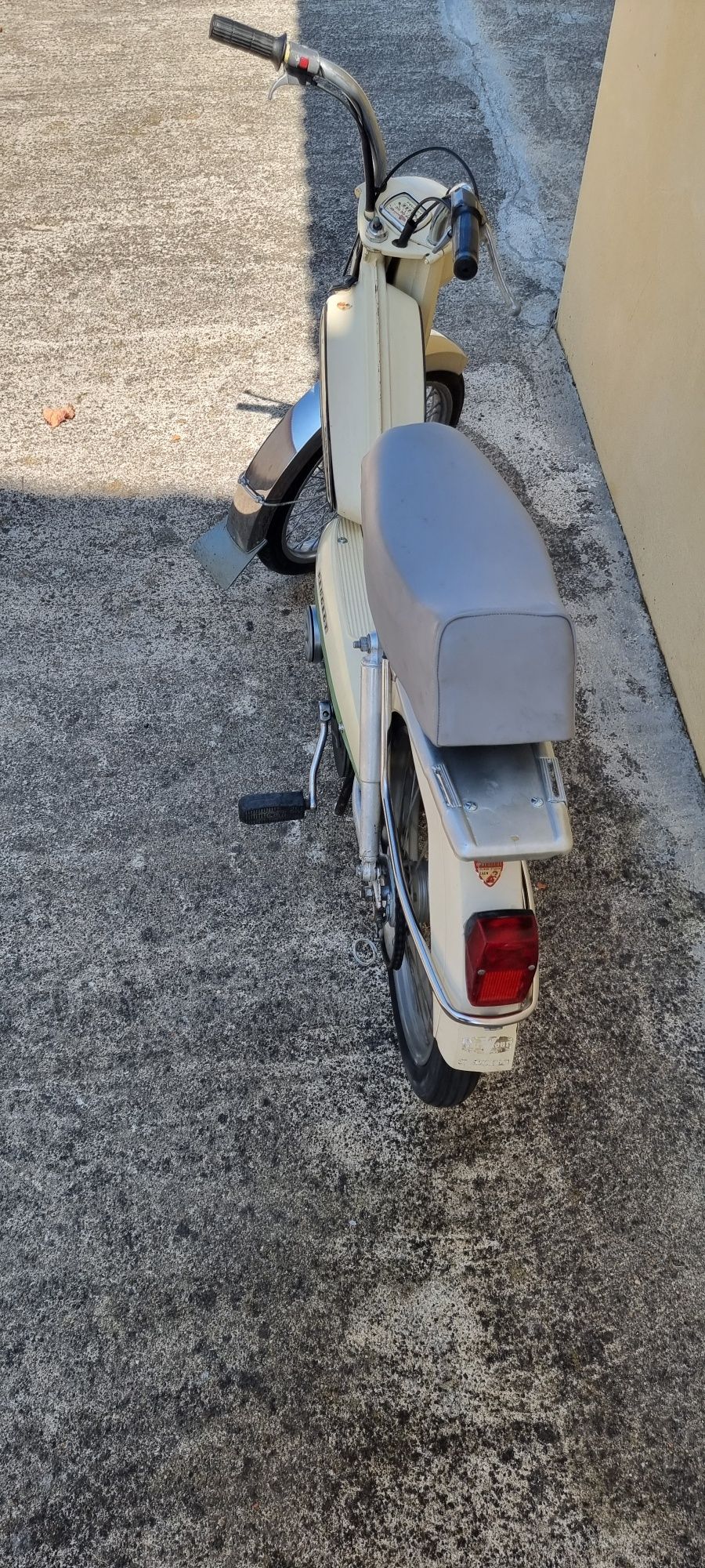 Vendo Peugeot  103  com oferta 103 para peças.