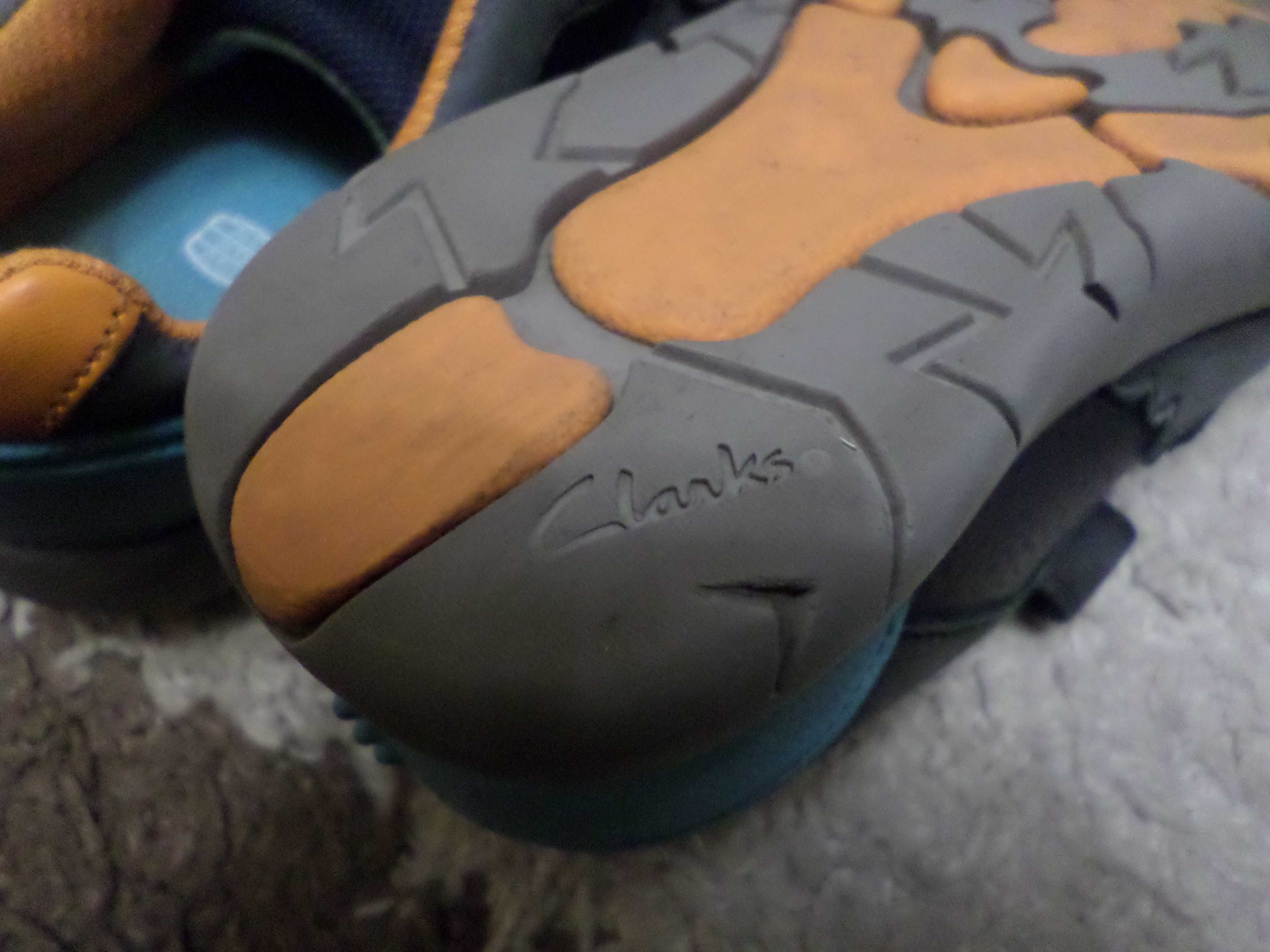 Кроссовки кеды детские кожаные clarks на липучках