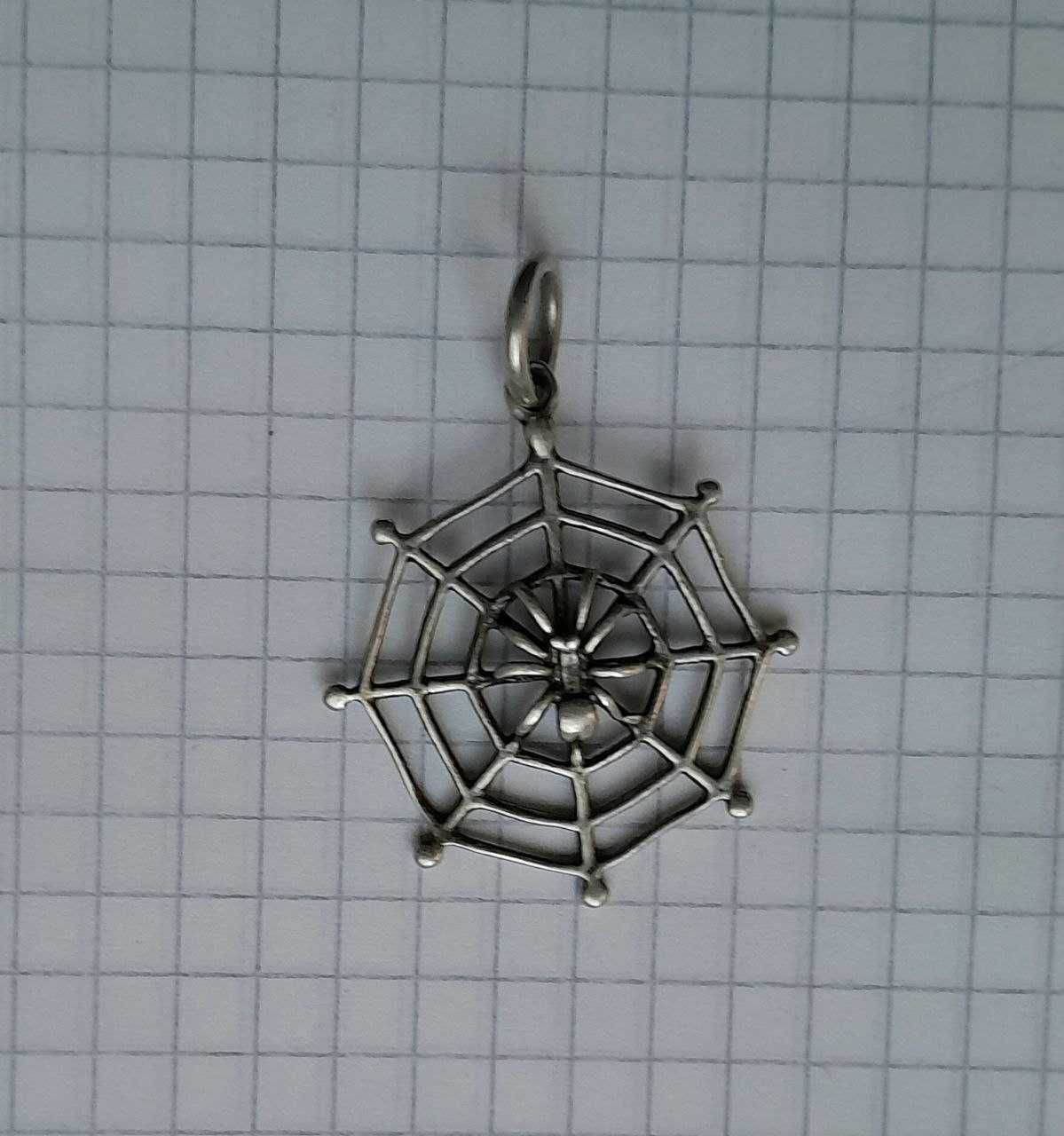Серебряная WEB-подвеска