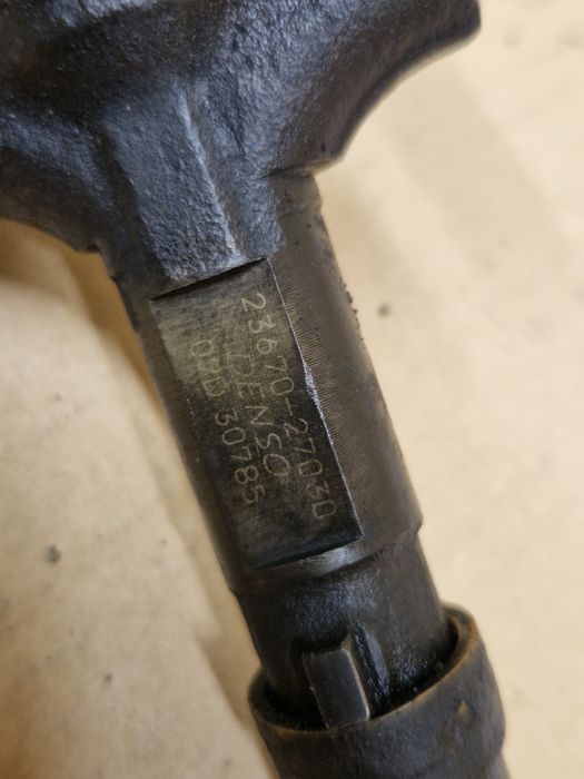 Wtrysk wtryskiwacz wtryskiwacze paliwa 2.0 D4D 116 KM Toyota RAV4 II