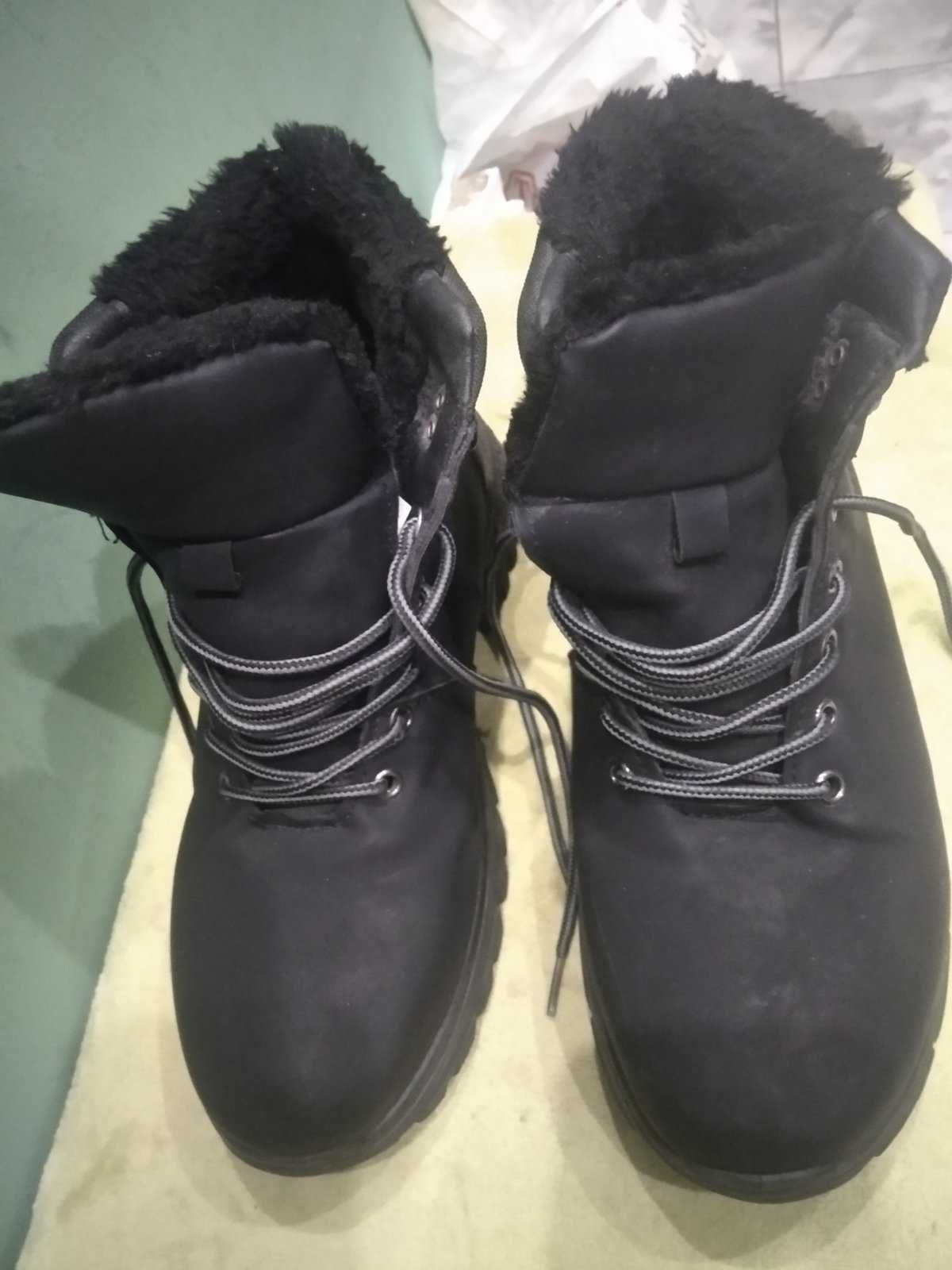 Продам мужские зимние ботинки