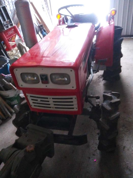 Traktorek Yanmar z pługiem