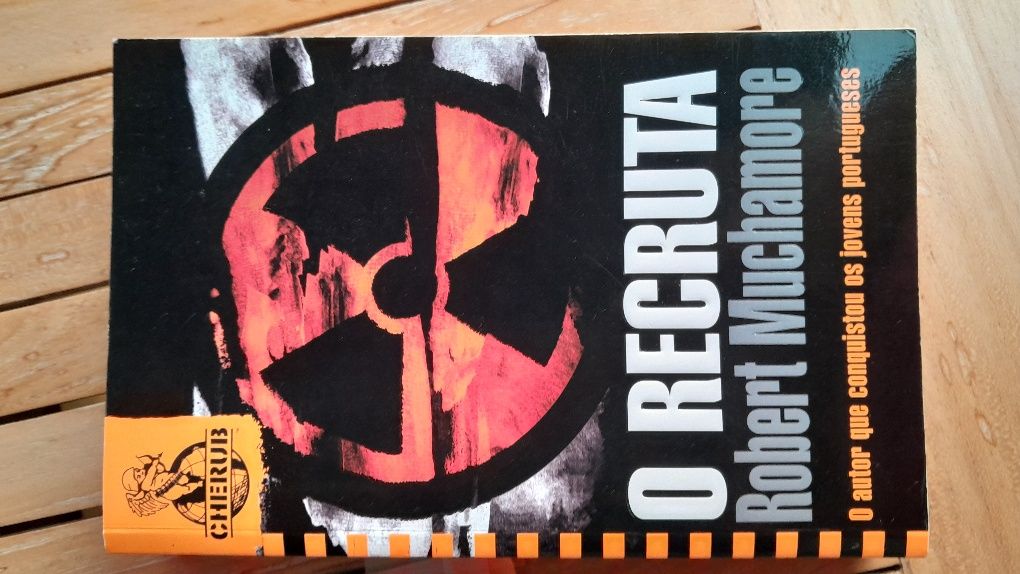 Livro O Recruta- Robert Muchamore