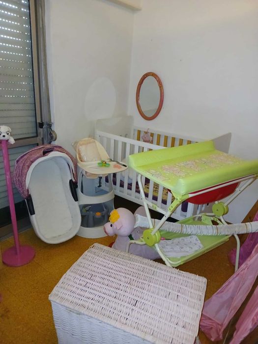 Quarto muito completo para bebé menina
