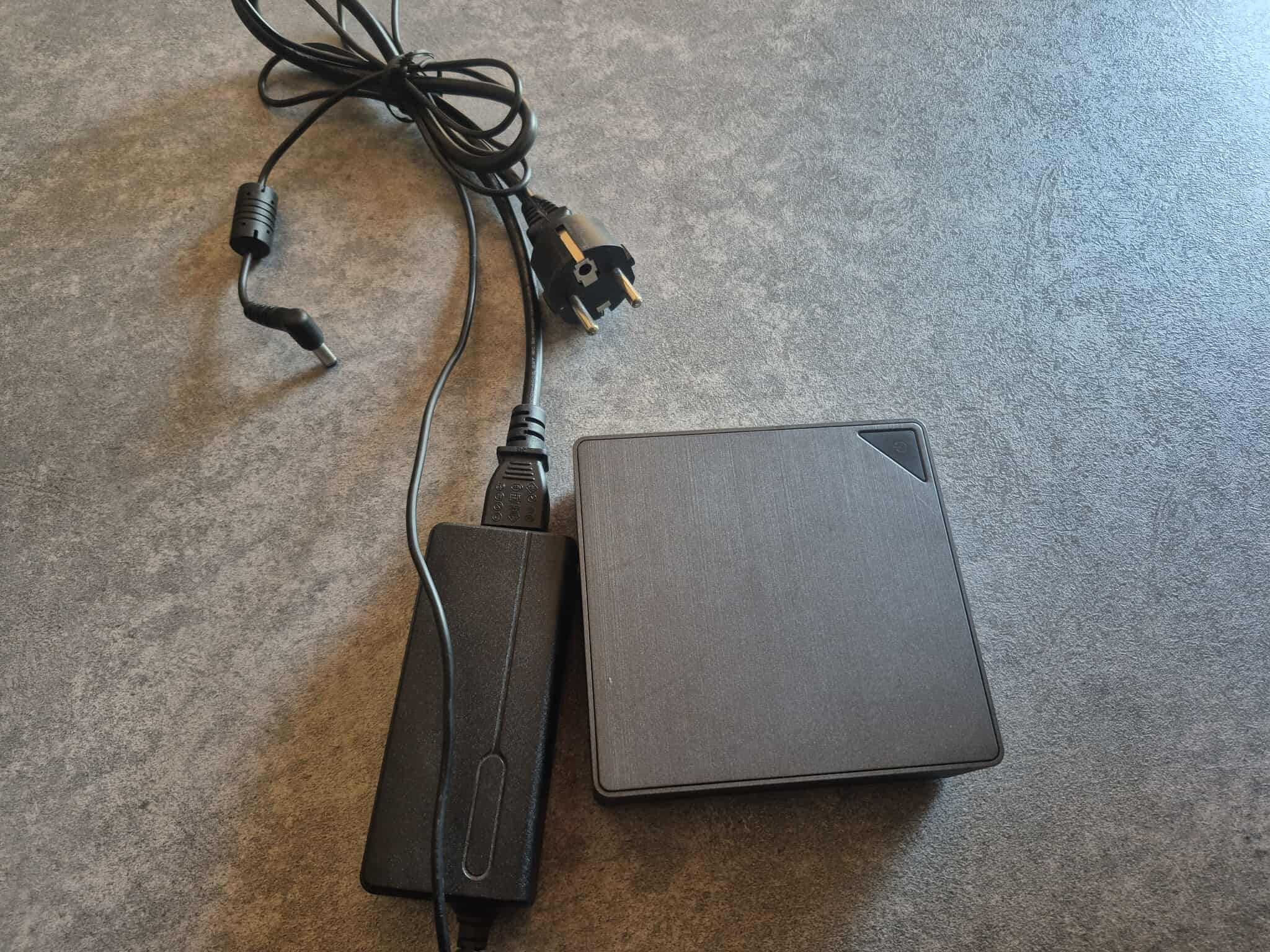 Minikomputer Gigabyte GB-BSi3-6100 brix i3/8gb/ssd256